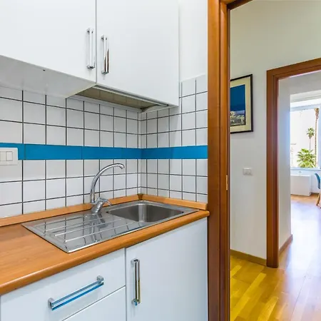 San Luigi Cozy Flat With Seaview Apartmán
